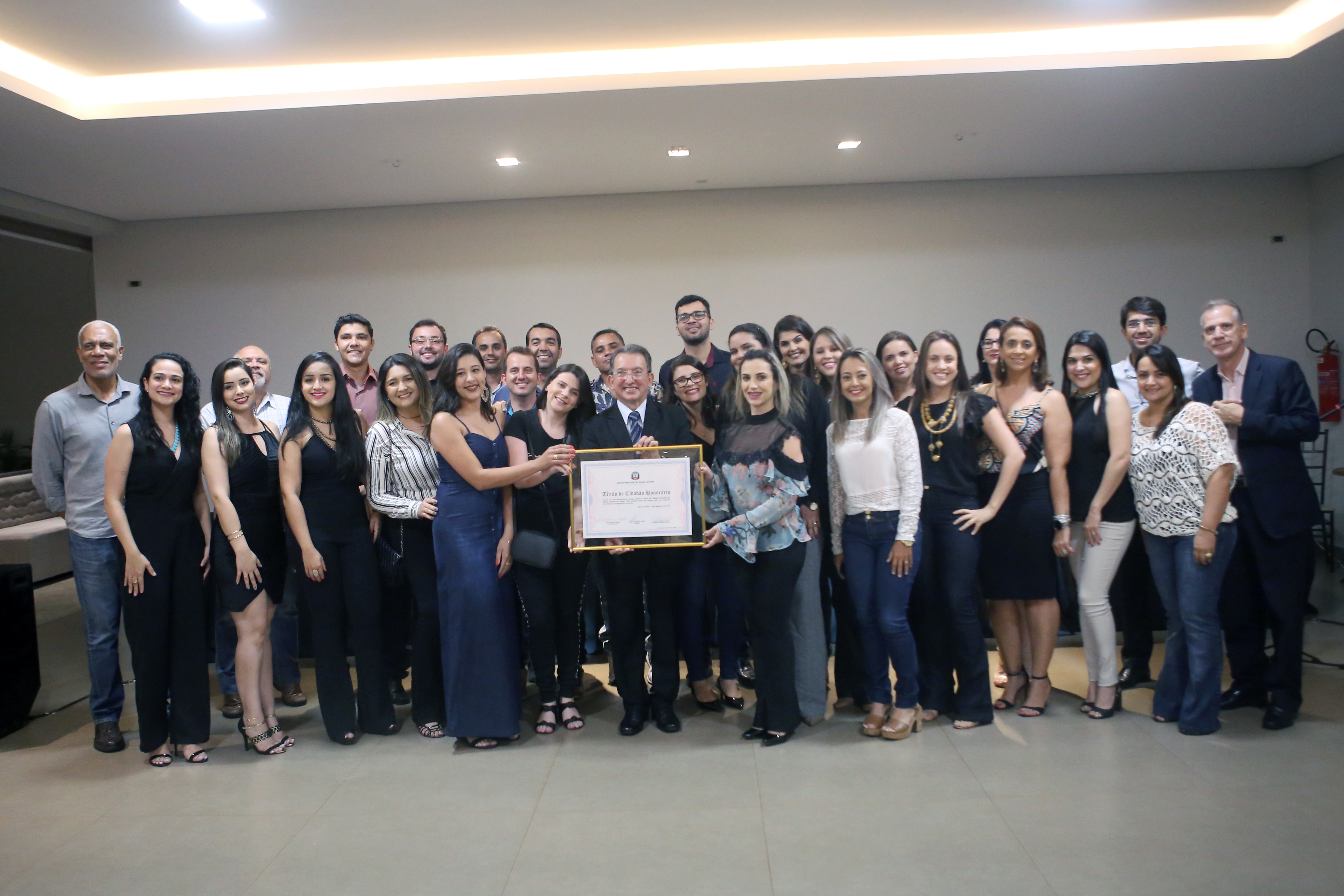 Célio Alves Santos recebe título de Cidadão Honorário de Monte Carmelo