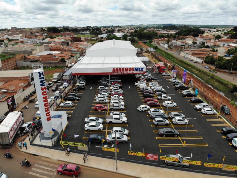 Grupo Bahamas inaugura loja em Monte Carmelo
